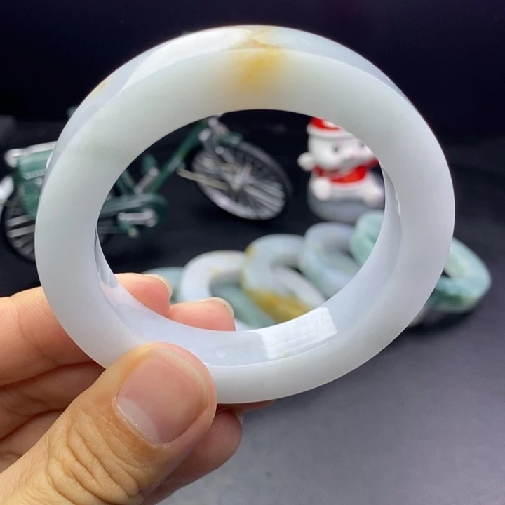 定制翡翠未镶嵌手镯