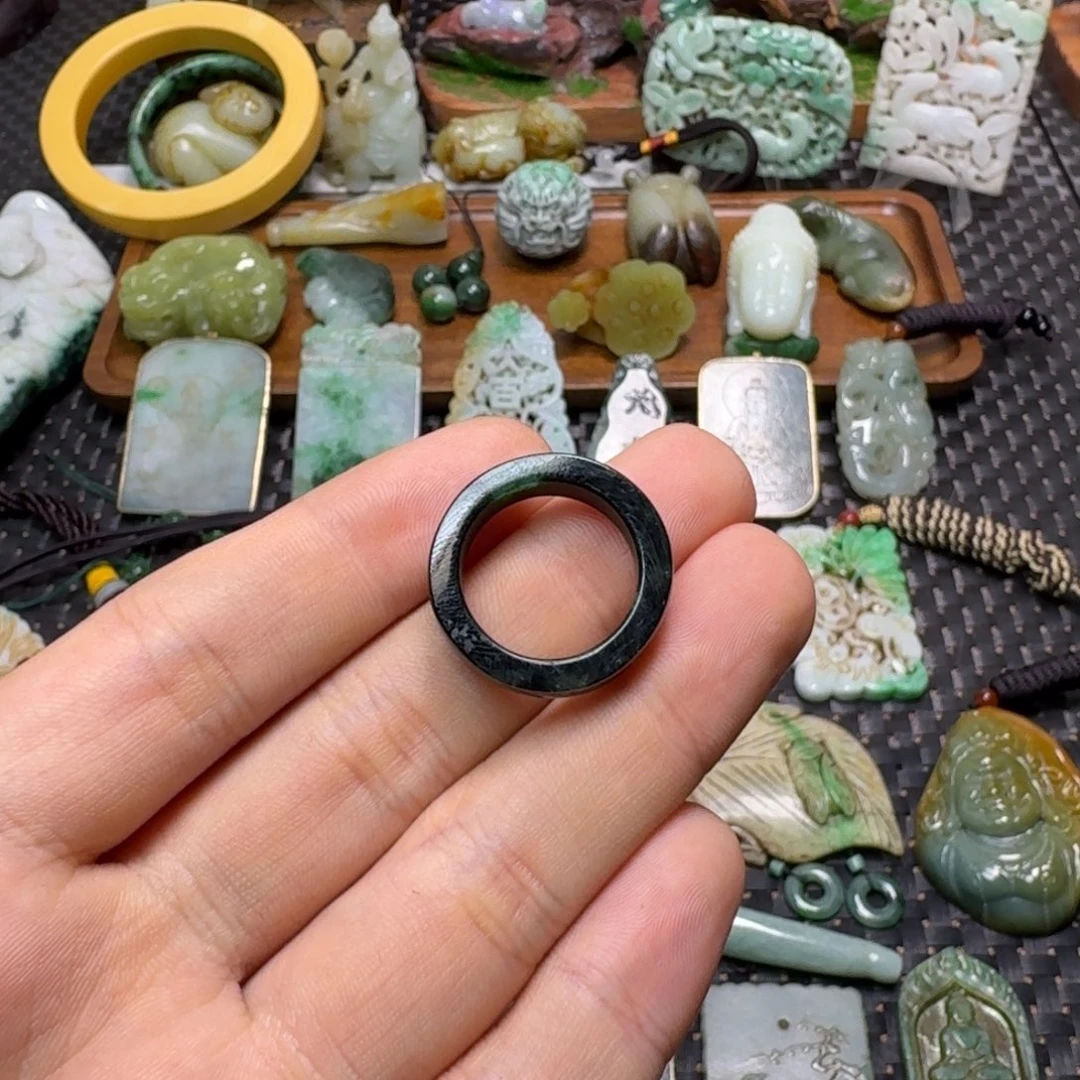 老***文翡翠未镶嵌颈饰翡翠颈饰未镶嵌