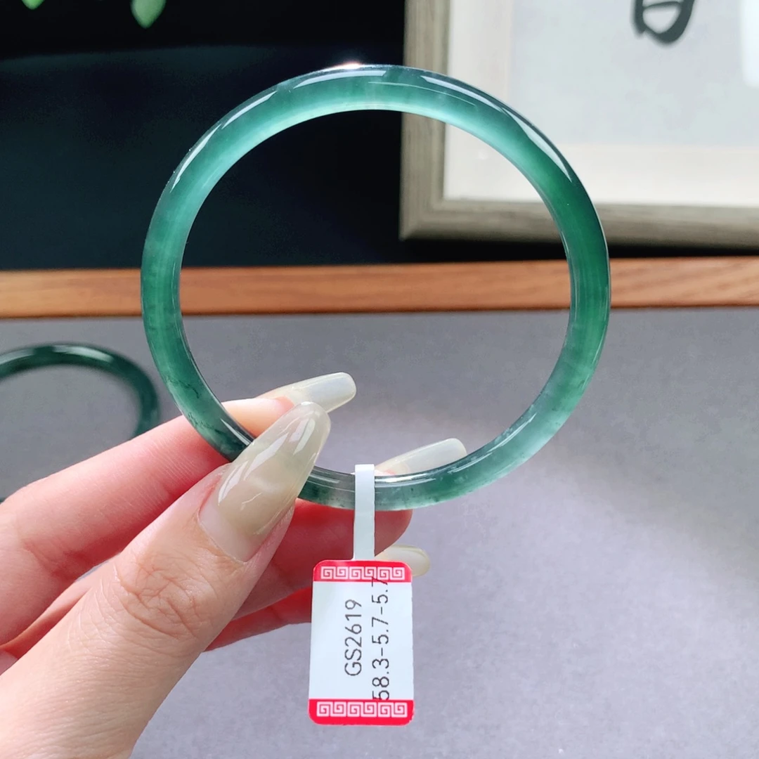 翡翠手镯未镶嵌天然翡翠手镯