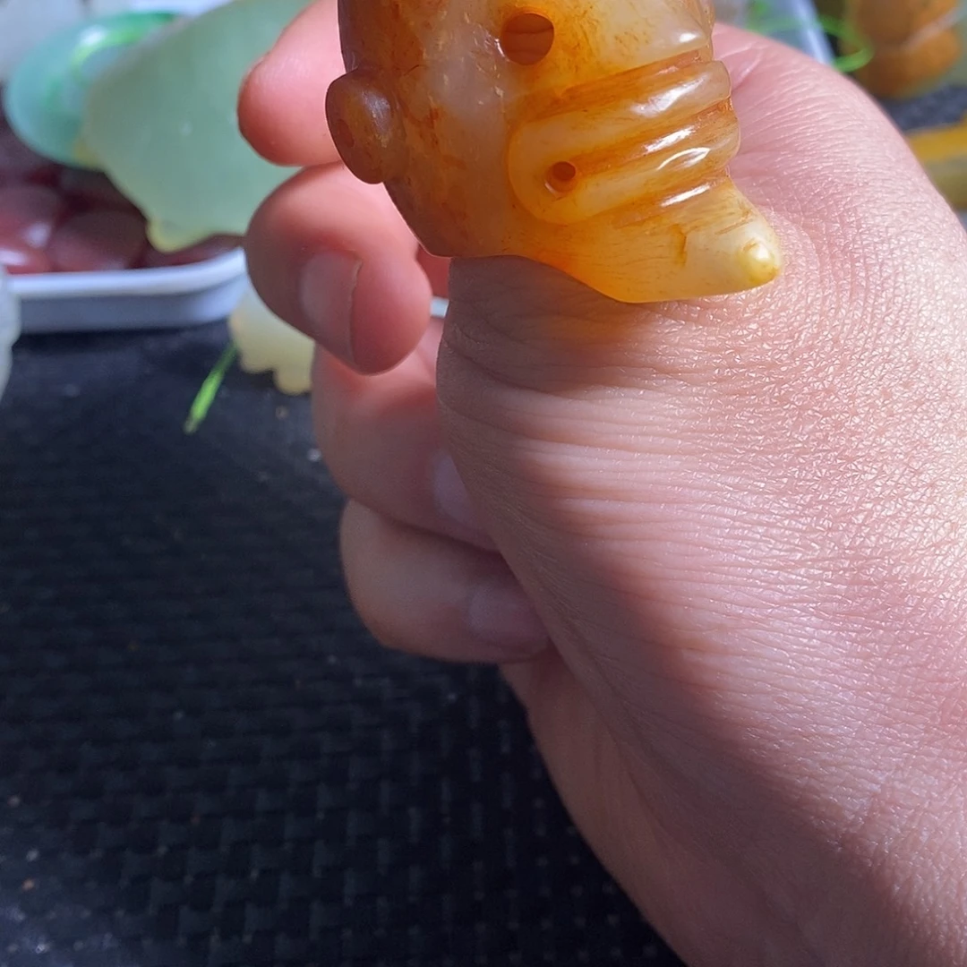 岫岩老玉（透闪石质玉）未镶嵌珠宝奇石