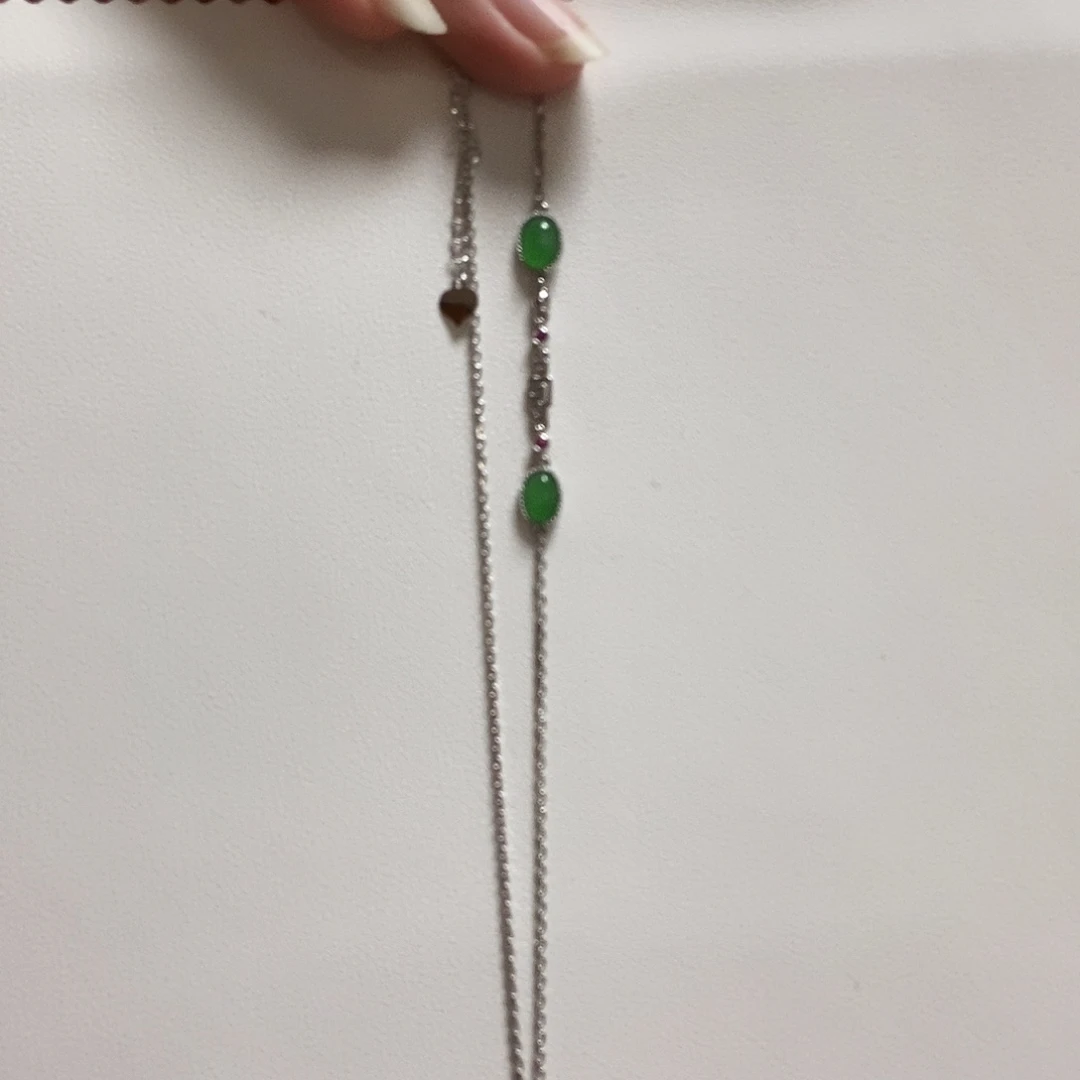 颈饰18K金镶嵌翡翠简单