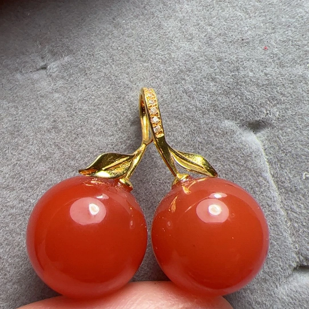 18K金镶嵌吊坠南红玛瑙