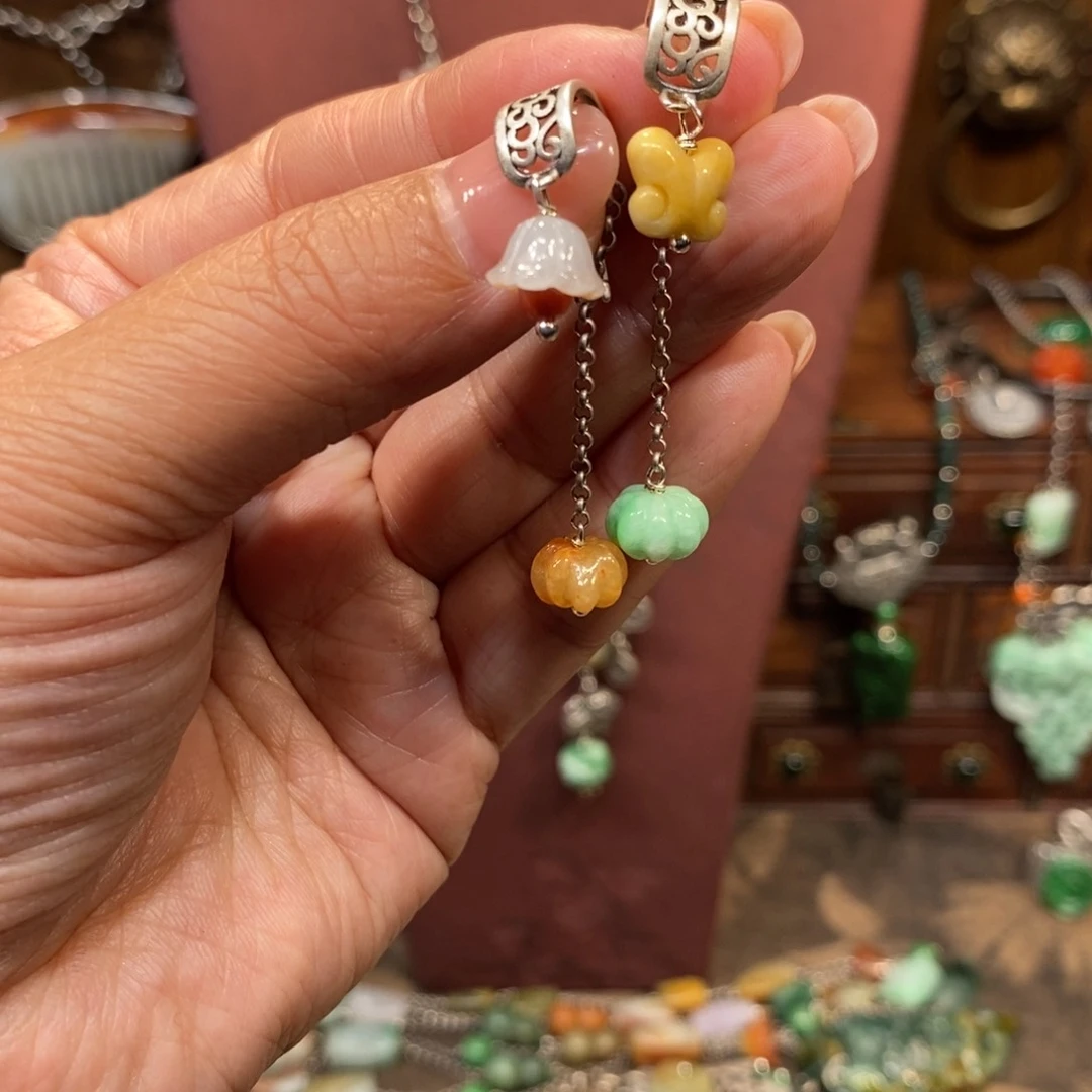 翡翠吊坠(赠链)未镶嵌