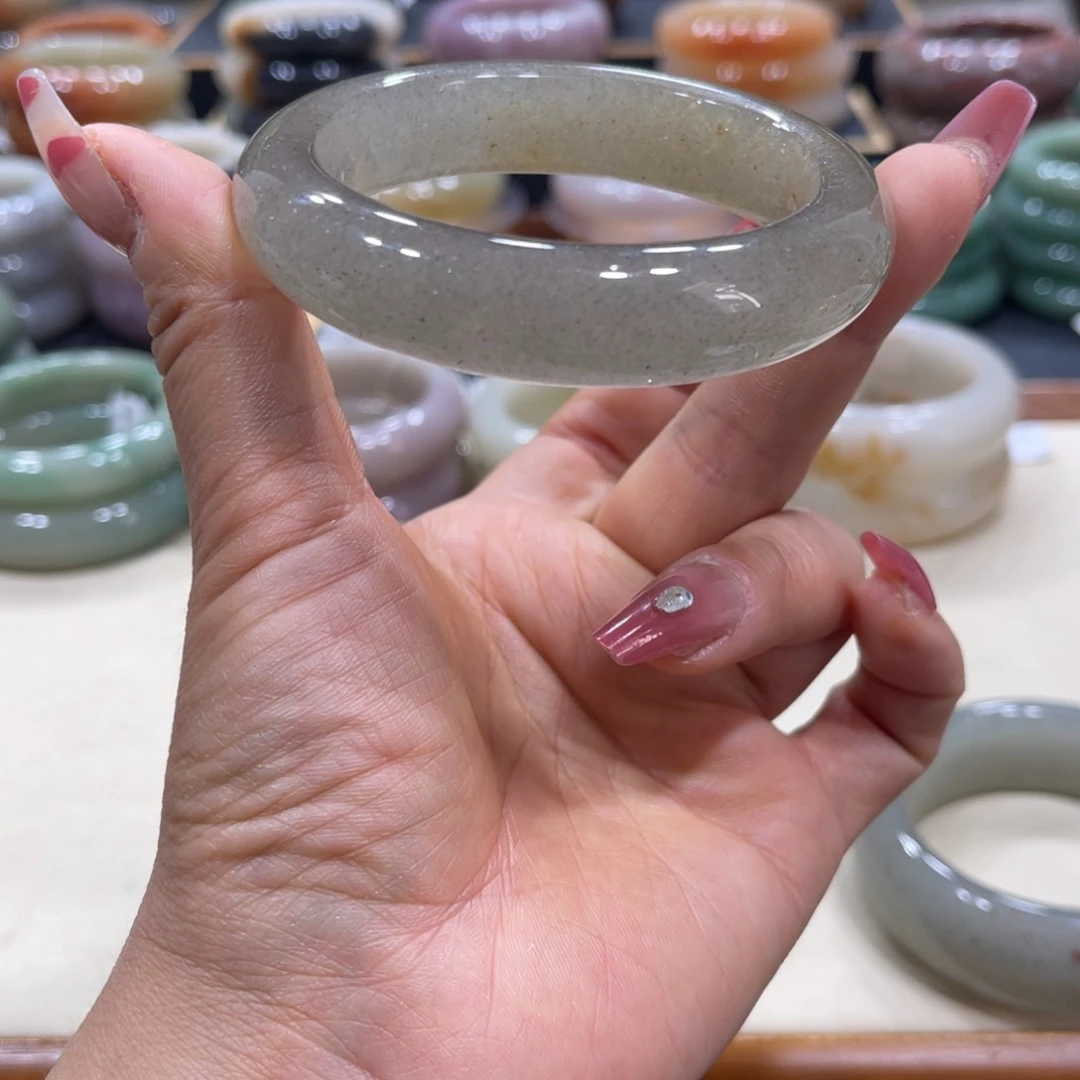 石英质玉手镯未镶嵌