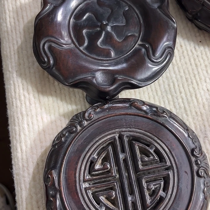 贵***桃树脂制品密密麻麻密密麻麻
