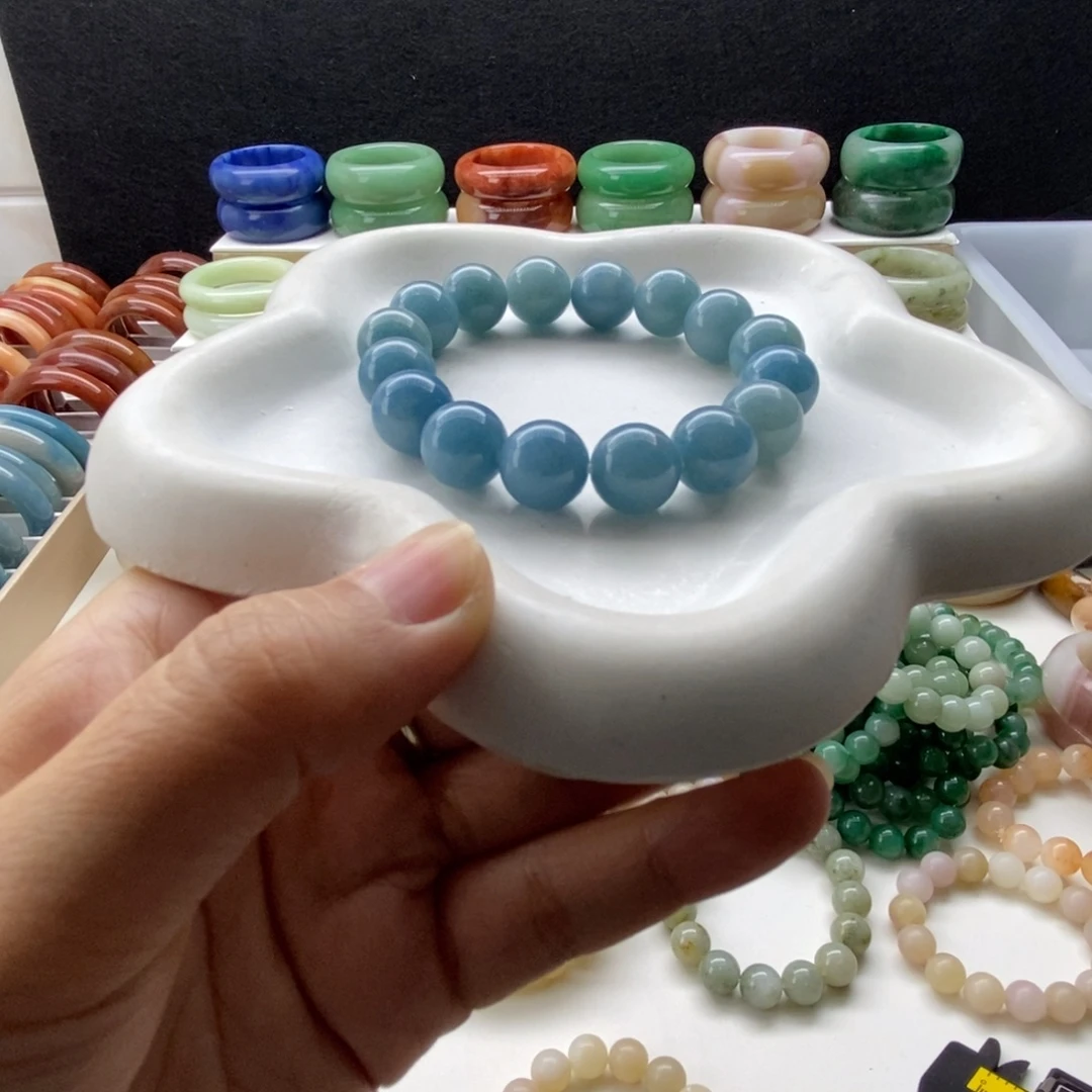 童***忆石英岩玉未镶嵌手镯