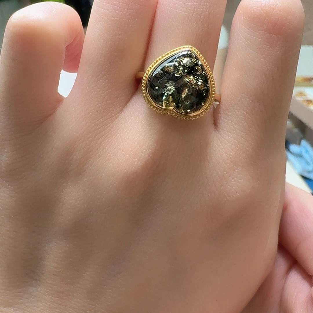 琥珀未镶嵌颈饰戒指