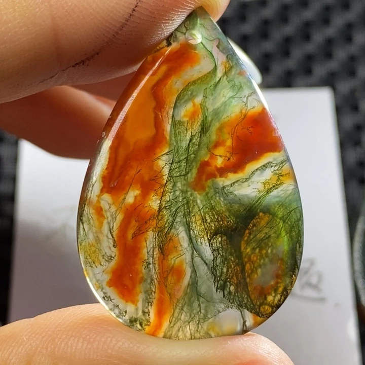 未镶嵌颈饰玛瑙/玉髓浩*