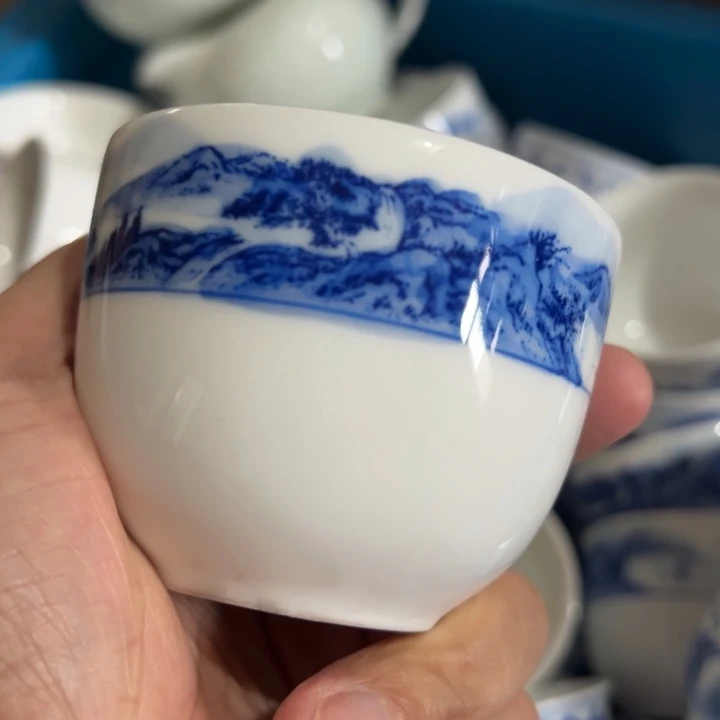 手绘微瑕山水缸杯