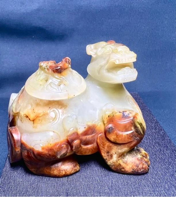 和田玉的龙龟熏，龙首，龟身，雕刻精细