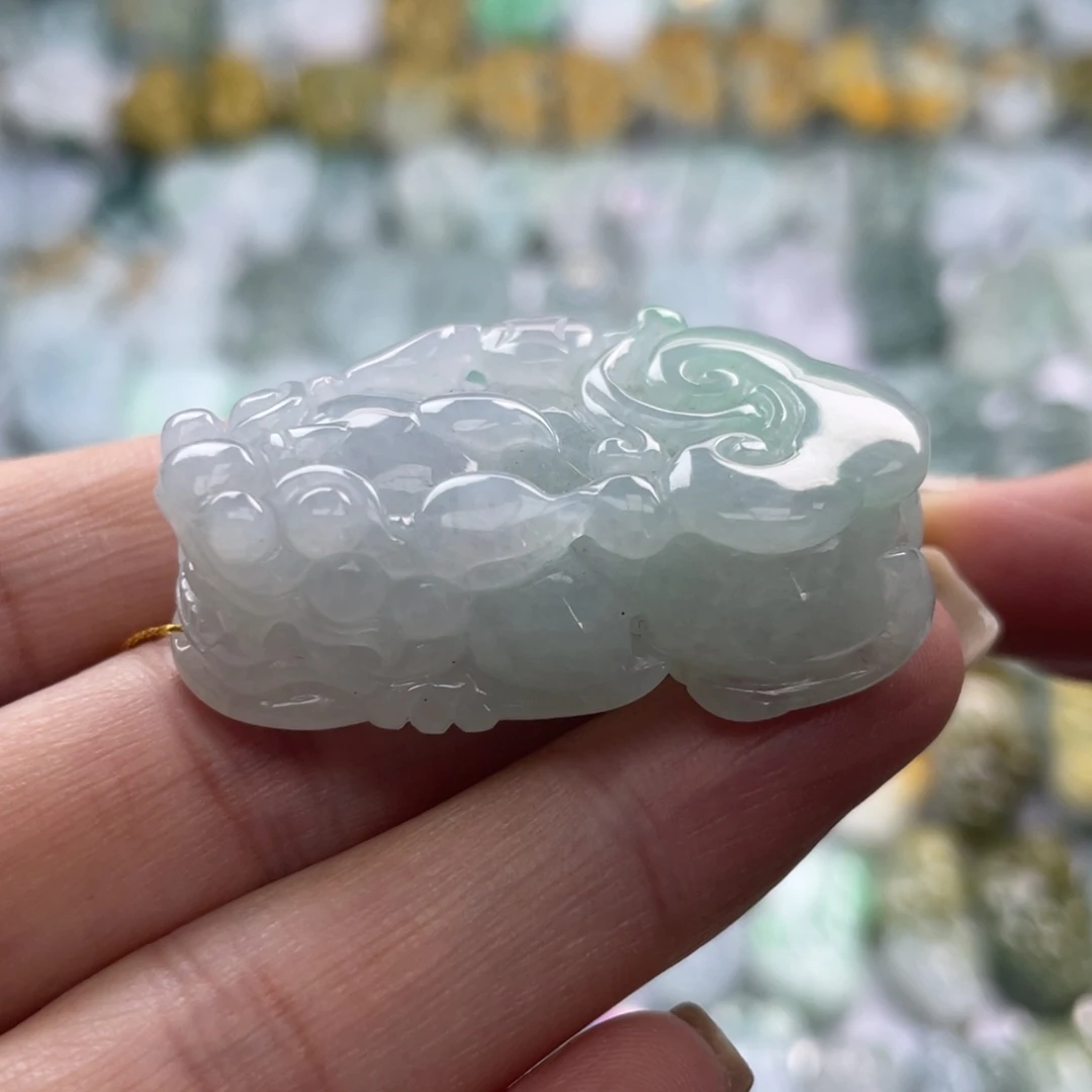 翡翠未镶嵌颈饰貔貅