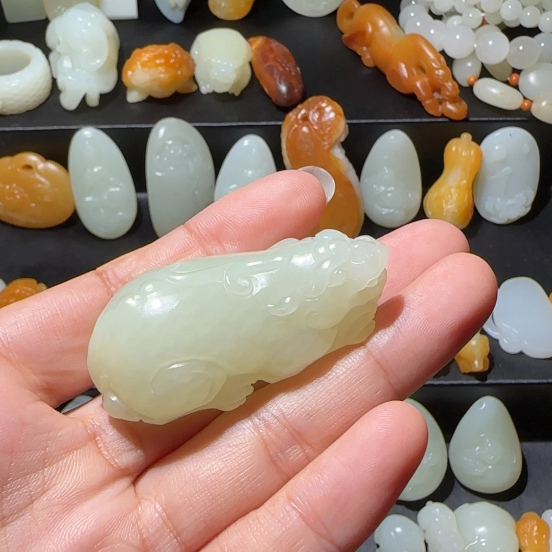 亚***哥和田玉未镶嵌颈饰