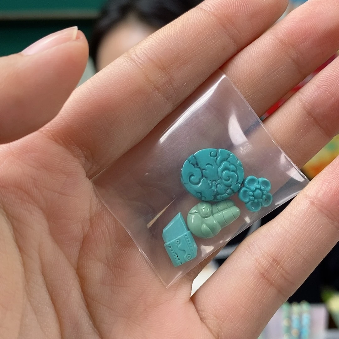 绿松石未镶嵌珠宝奇石
