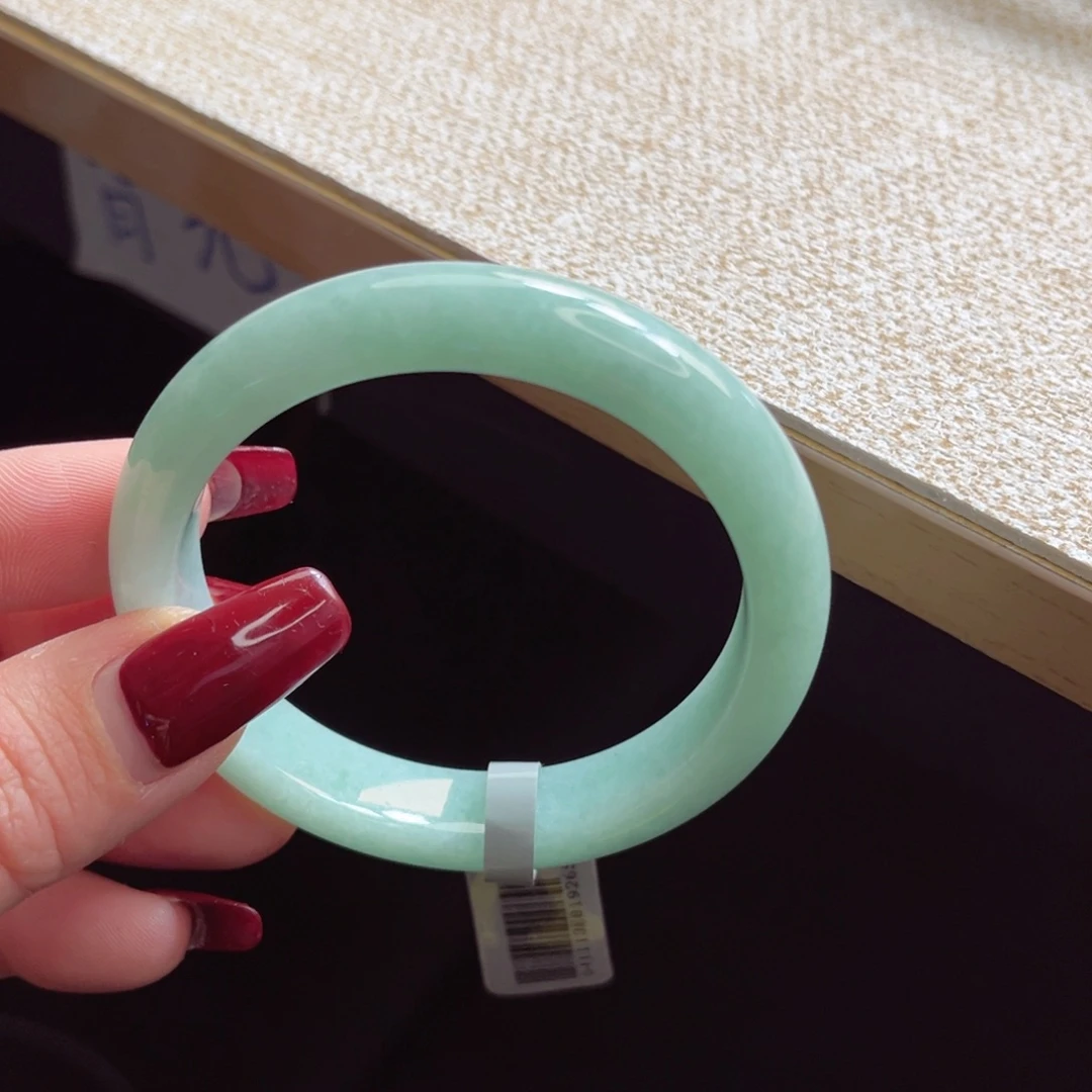 翡翠手镯未镶嵌手镯