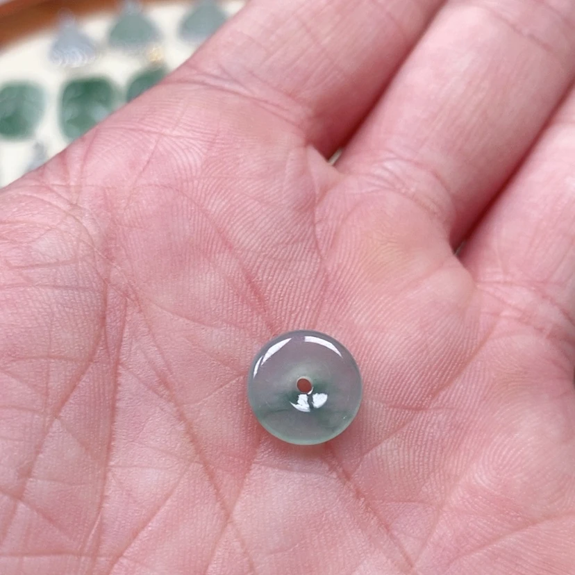 【闪购商品】翡翠吊坠(不含链)未镶嵌牛**?