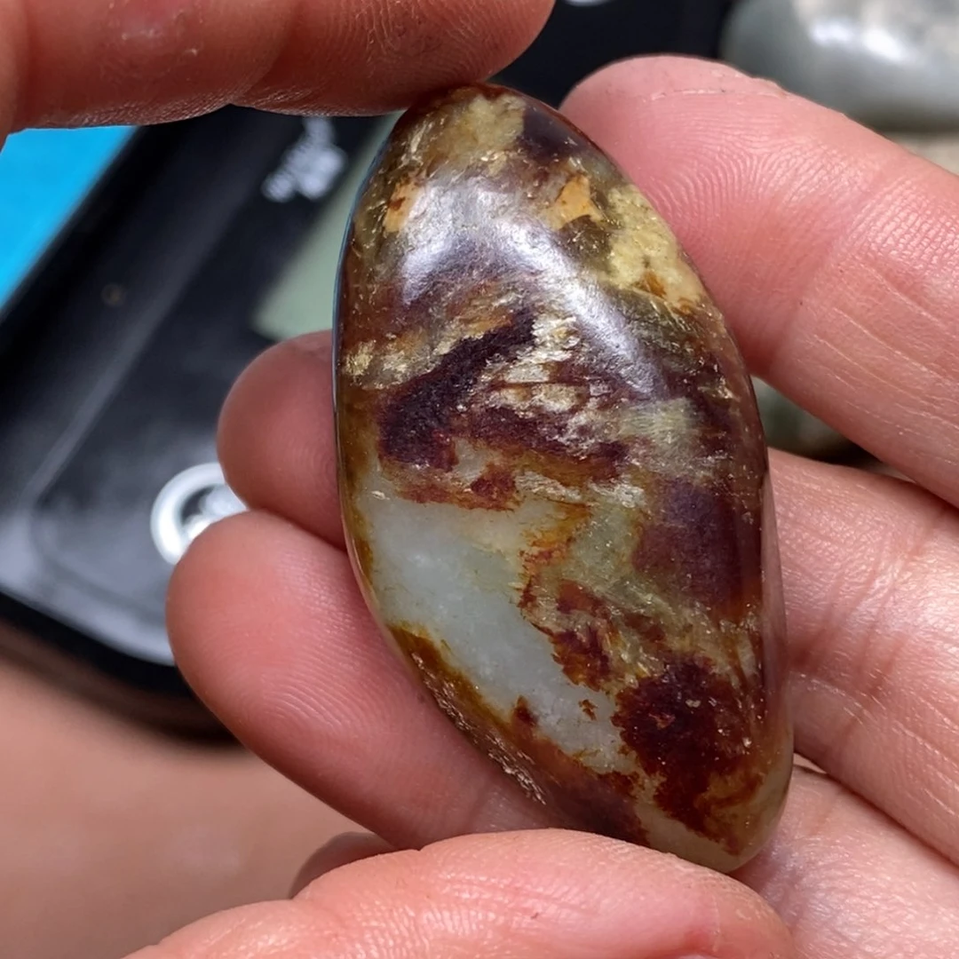 和田玉挂件足铂镶嵌