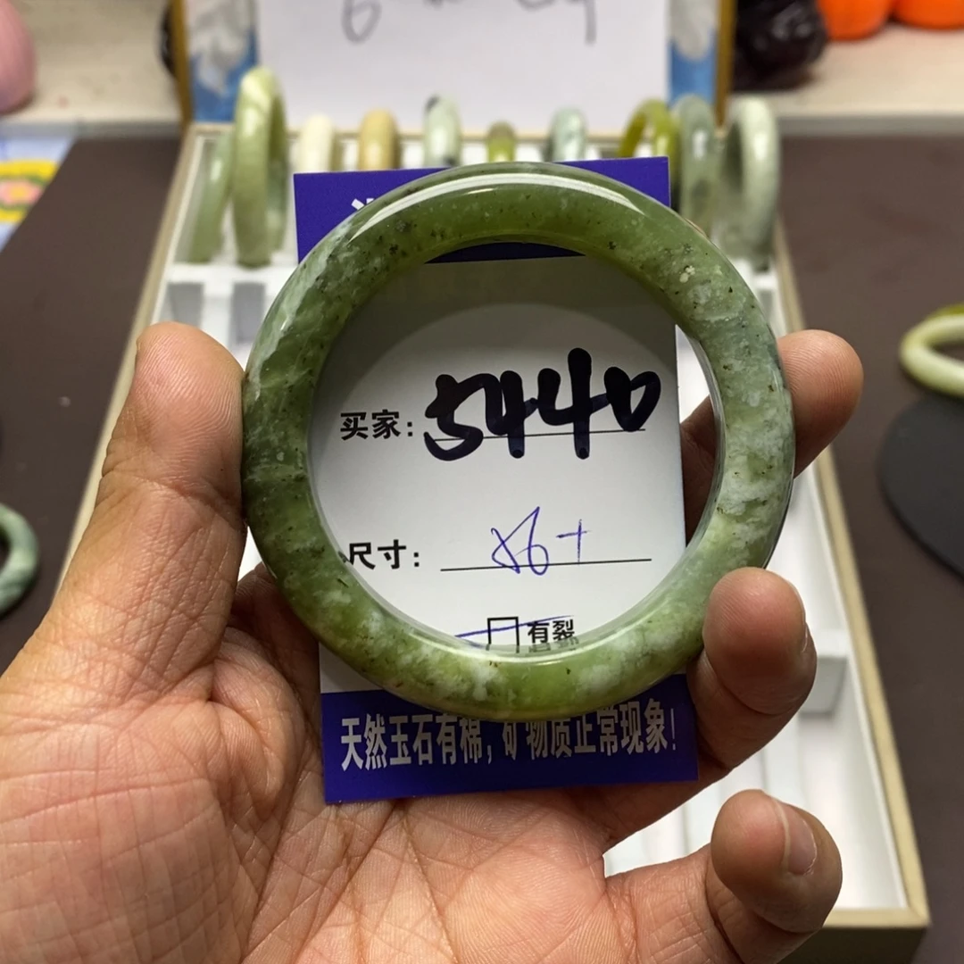 蛇纹石玉未镶嵌手镯