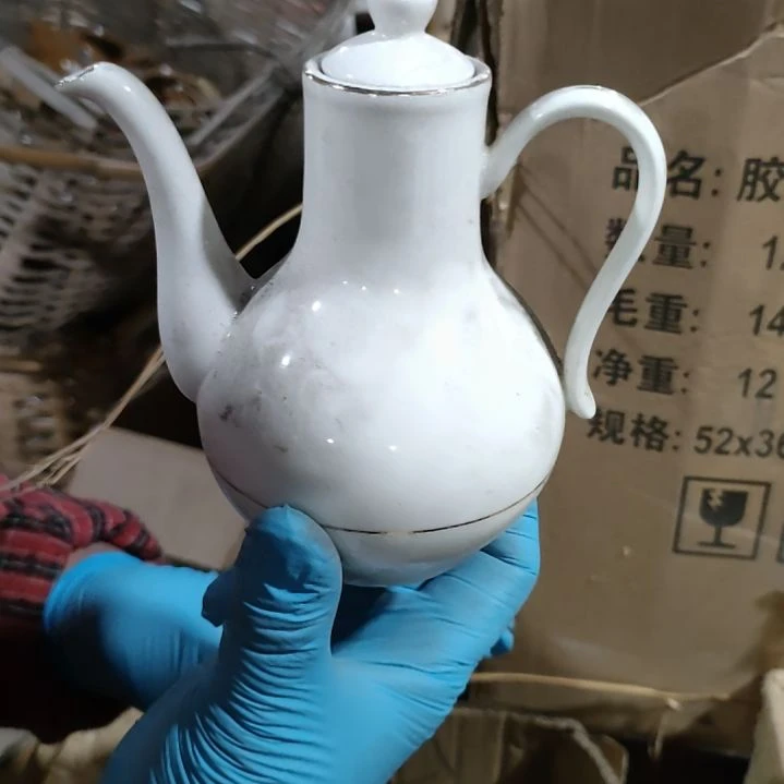 摆件盘子碗茶壶啥都有