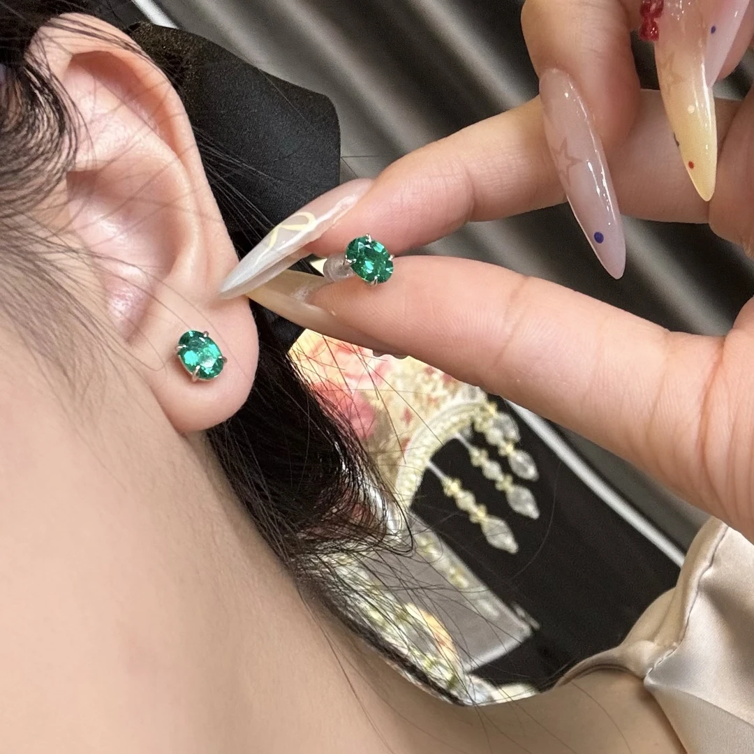 培育祖母绿E4823 新款简约镶嵌单钻木佐绿色时尚百搭小甜豆耳钉
