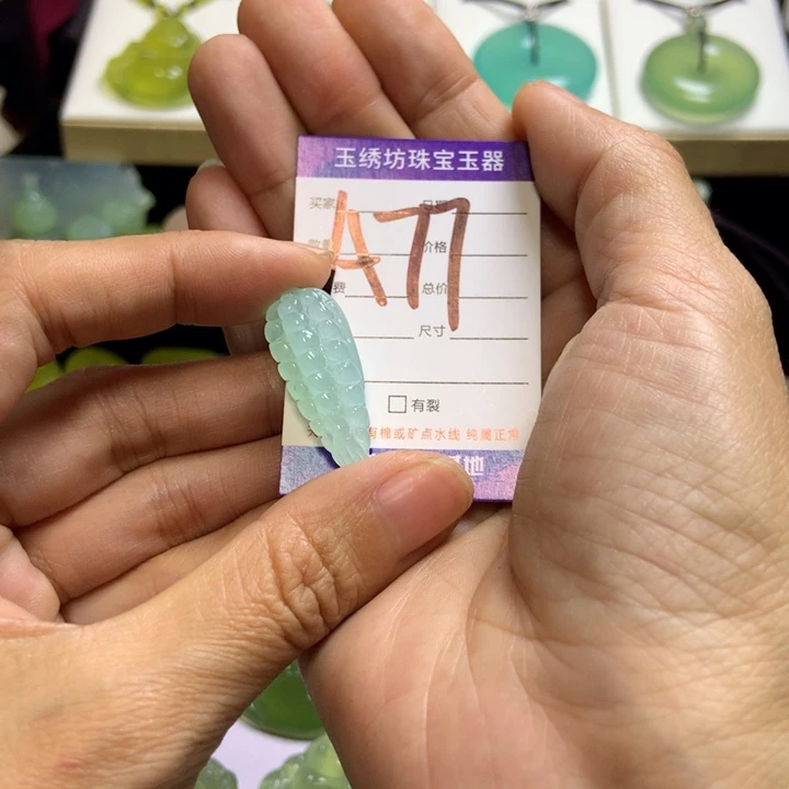 【闪购商品】蛇纹石玉未镶嵌颈饰愚*