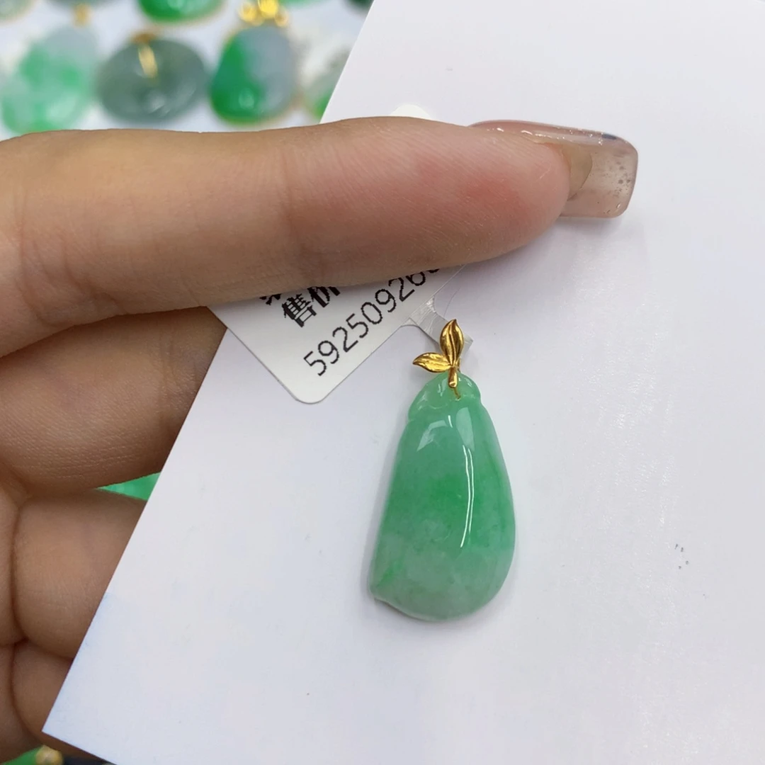 翡翠18K金镶嵌颈饰翡翠