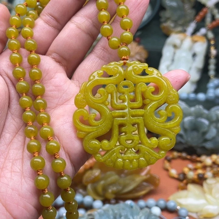 蛇纹石玉吊坠合金