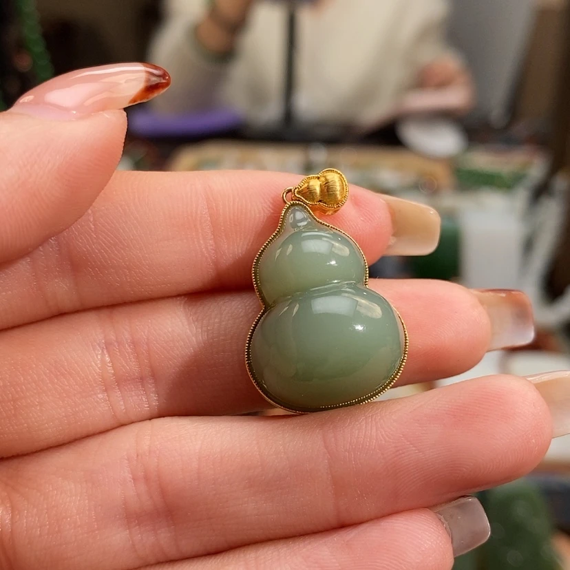 【闪购商品】吊坠(赠链)18K金镶嵌和田玉