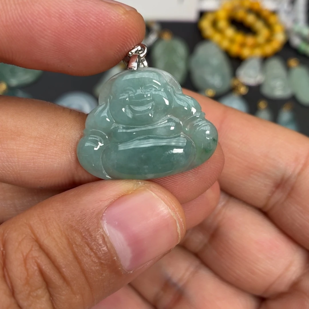 珍***翡翠未镶嵌颈饰佛公