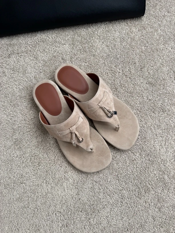 老钱｜巨巨巨舒服的进口胎羊绒夹脚凉拖A812425