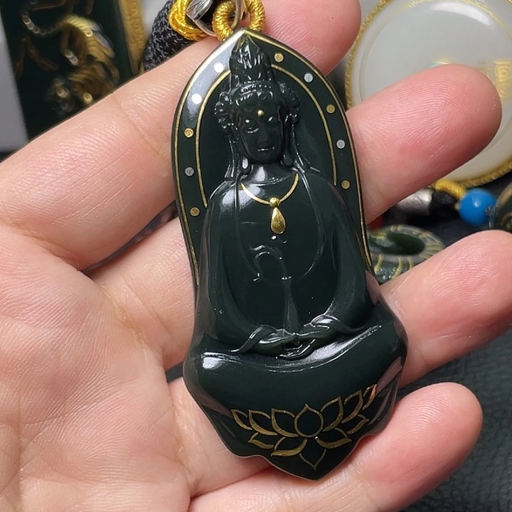 洁***家颈饰未镶嵌和田玉（青玉）