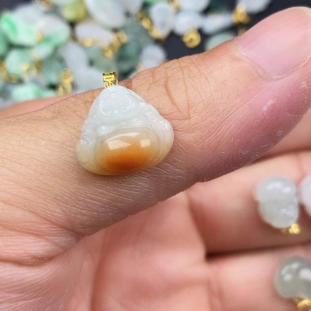 翡翠18K金镶嵌颈饰佛公