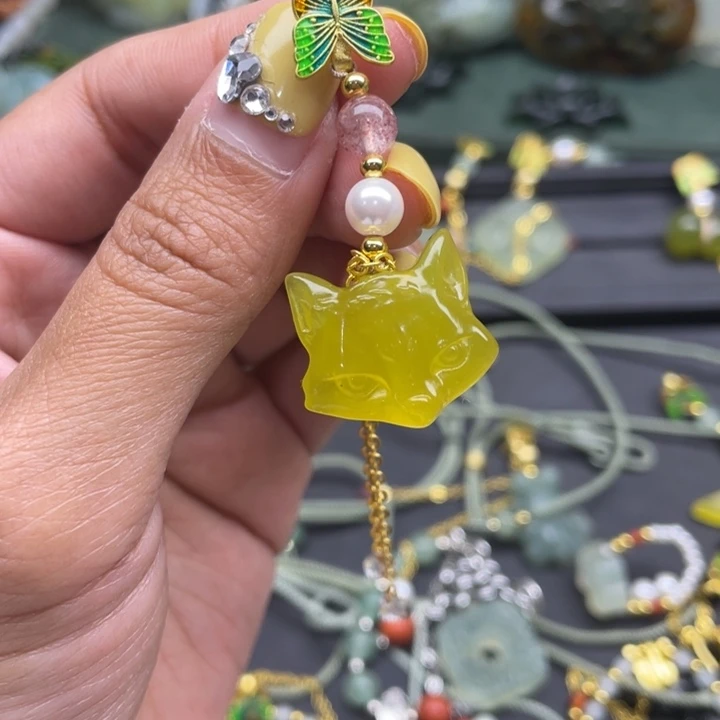 蛇纹石玉未镶嵌压襟