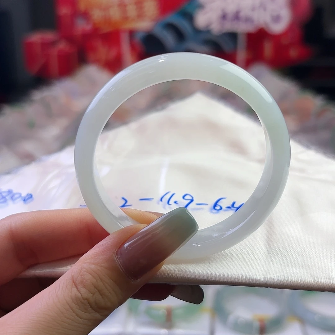 翡翠手镯未镶嵌七**雪翡翠手镯22