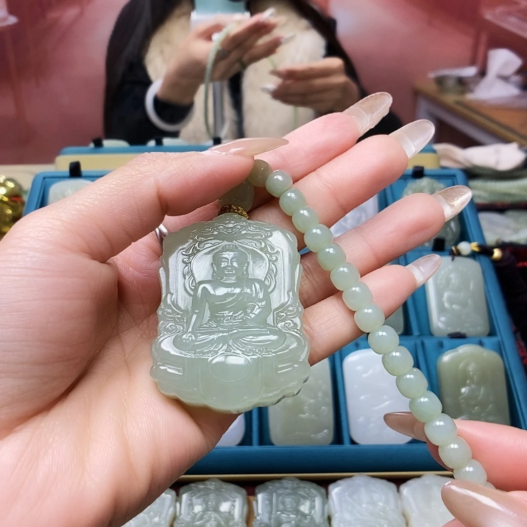 和田玉颈饰未镶嵌方*文