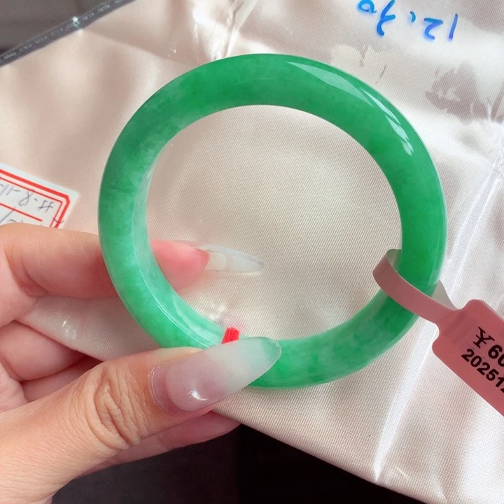 翡翠未镶嵌手镯翡翠