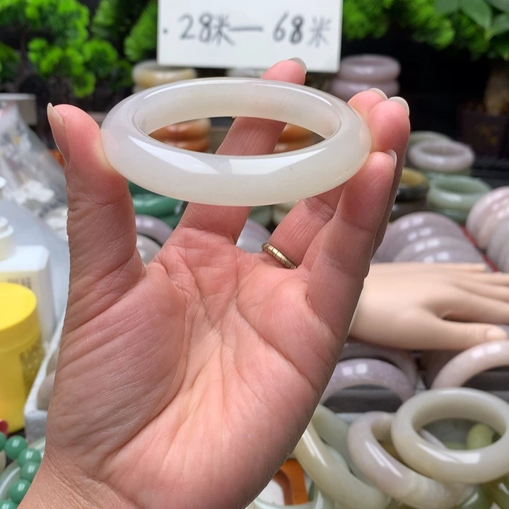 石英质玉（佘太翠）未镶嵌手镯54.4