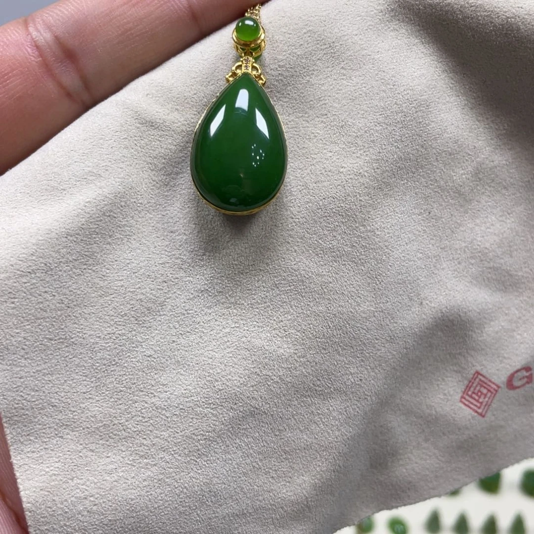 宁***远和田玉（碧玉）18K金镶嵌颈饰