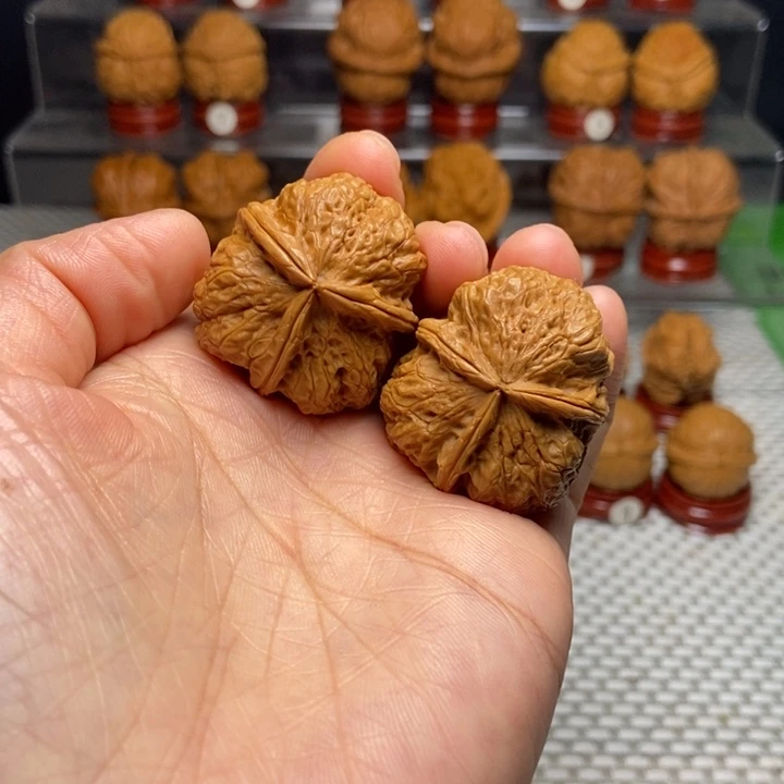 文玩核桃把件37小磐石三棱