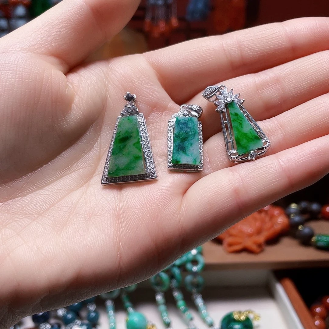 翡翠未镶嵌手链饰品一个