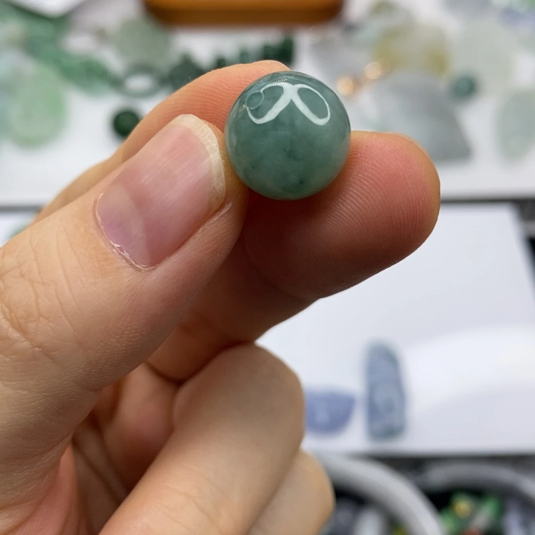 翡翠未镶嵌颈饰珠子