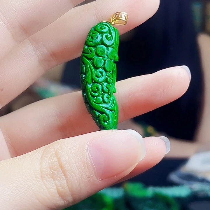 翡翠18K金镶嵌颈饰多样性