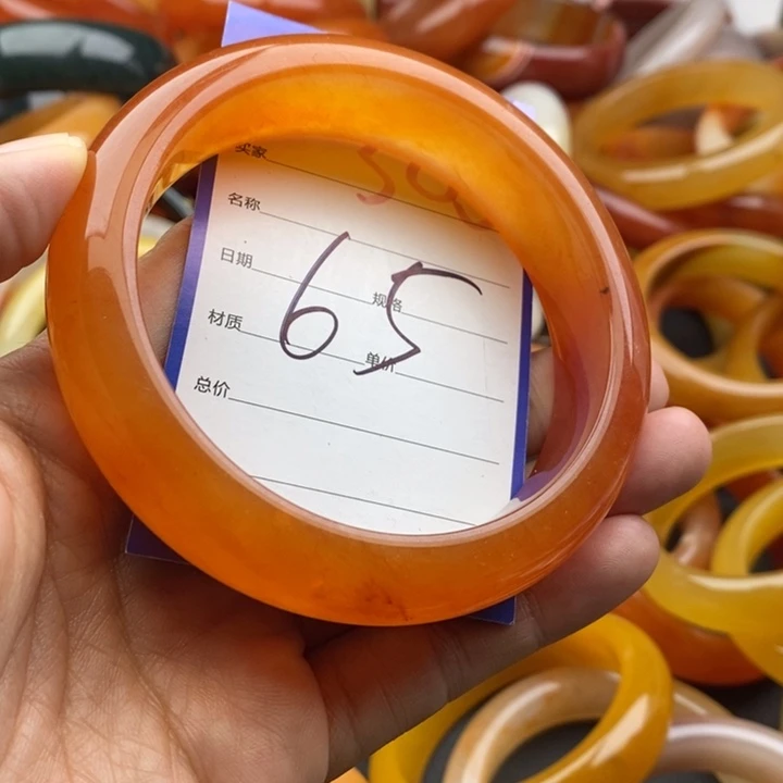 未镶嵌手镯石英质玉