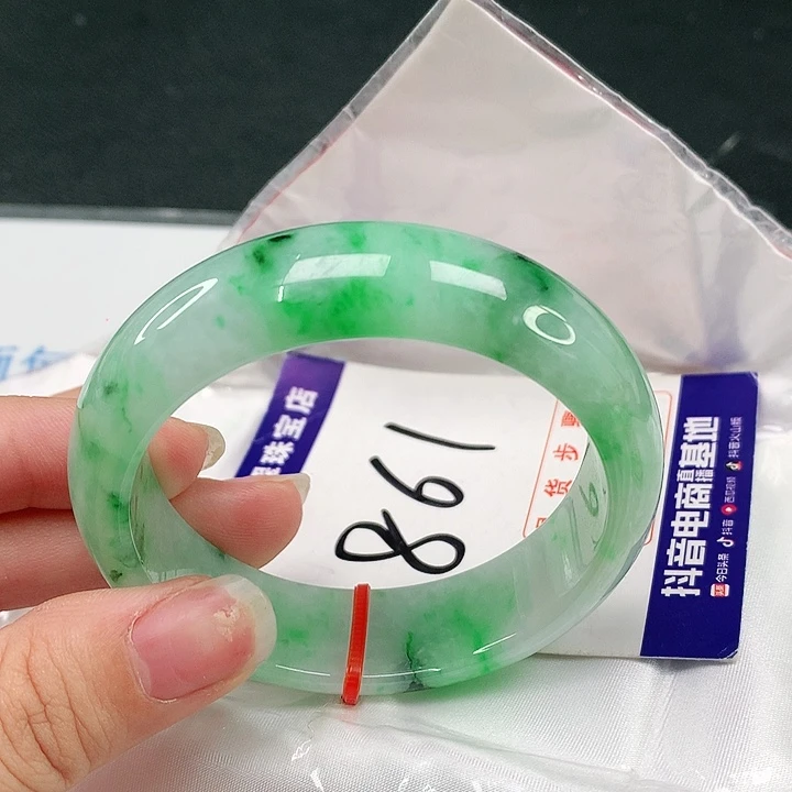 翡翠手镯未镶嵌贤翡翠