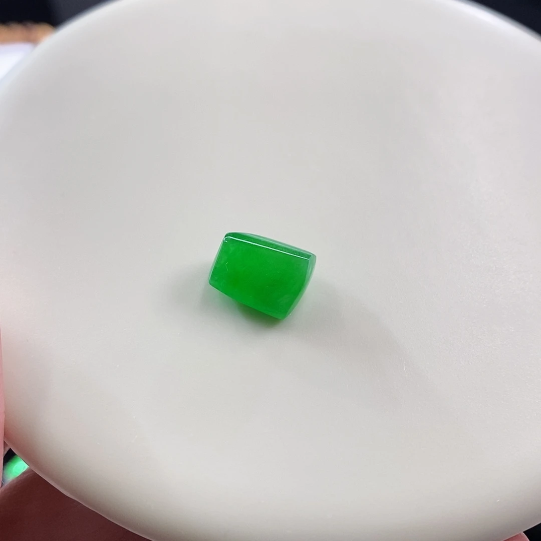 颈饰未镶嵌翡翠冰阳绿随形