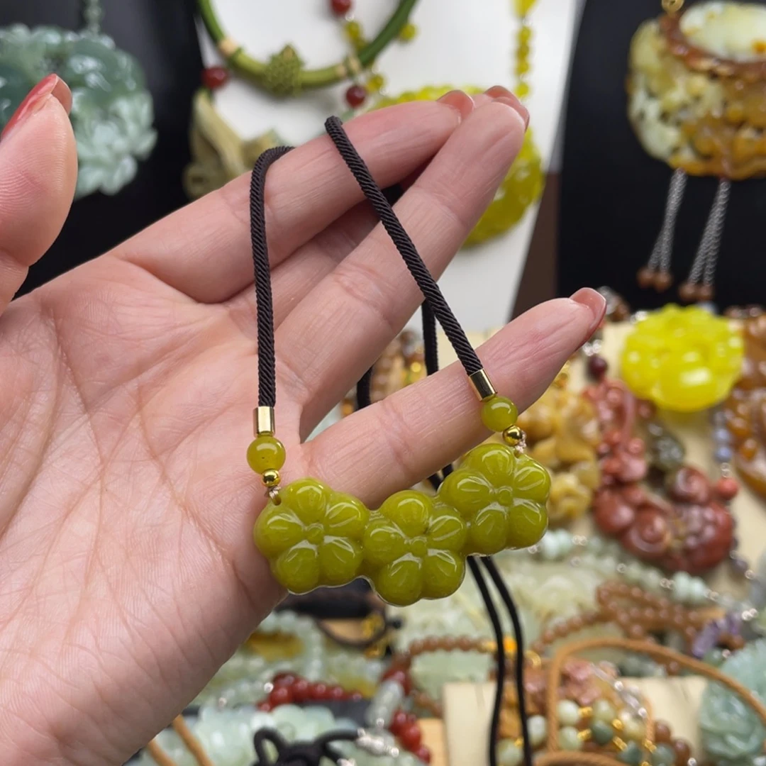 未镶嵌蛇纹石玉颈饰