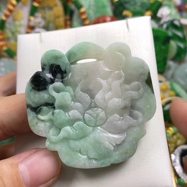 翡翠未镶嵌吊坠(赠链)