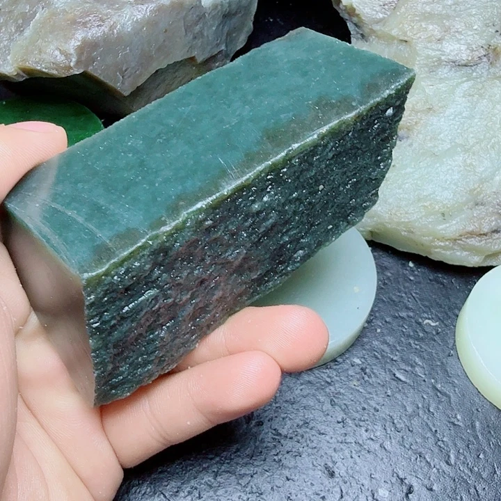 未镶嵌和田玉（糖玉）珠宝奇石