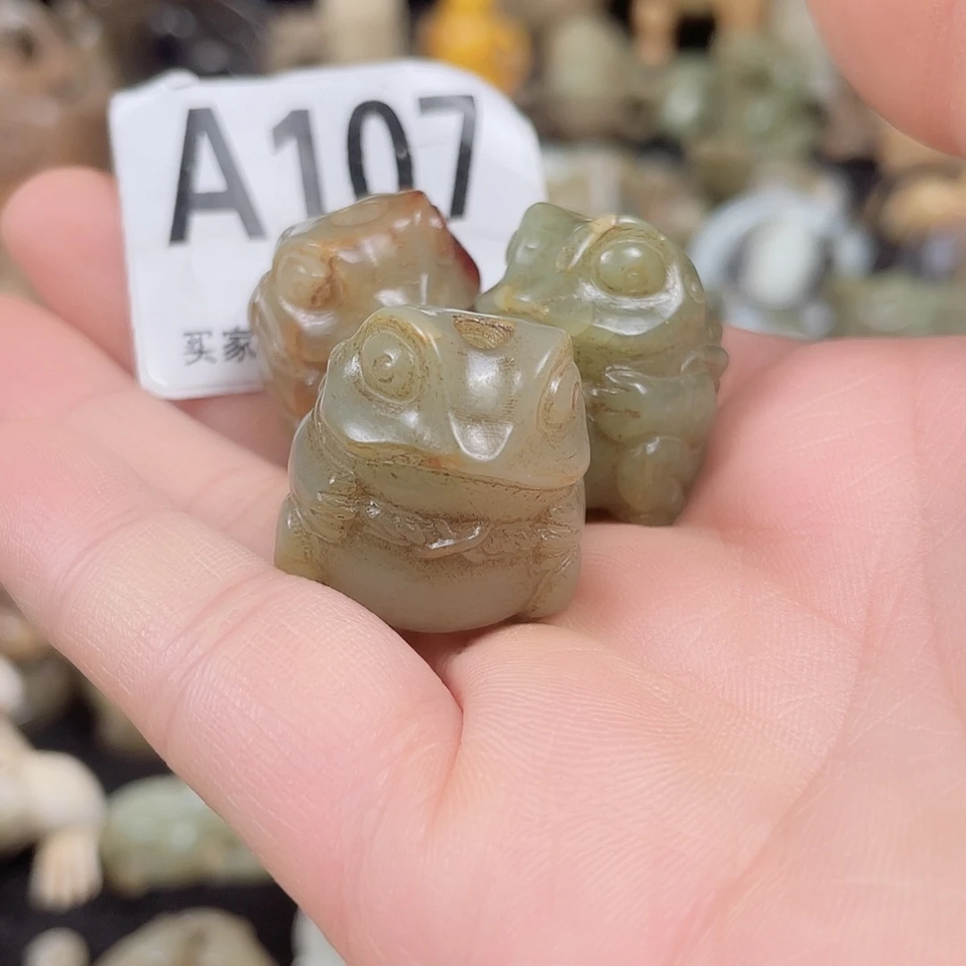 红***客和田玉未镶嵌挂件