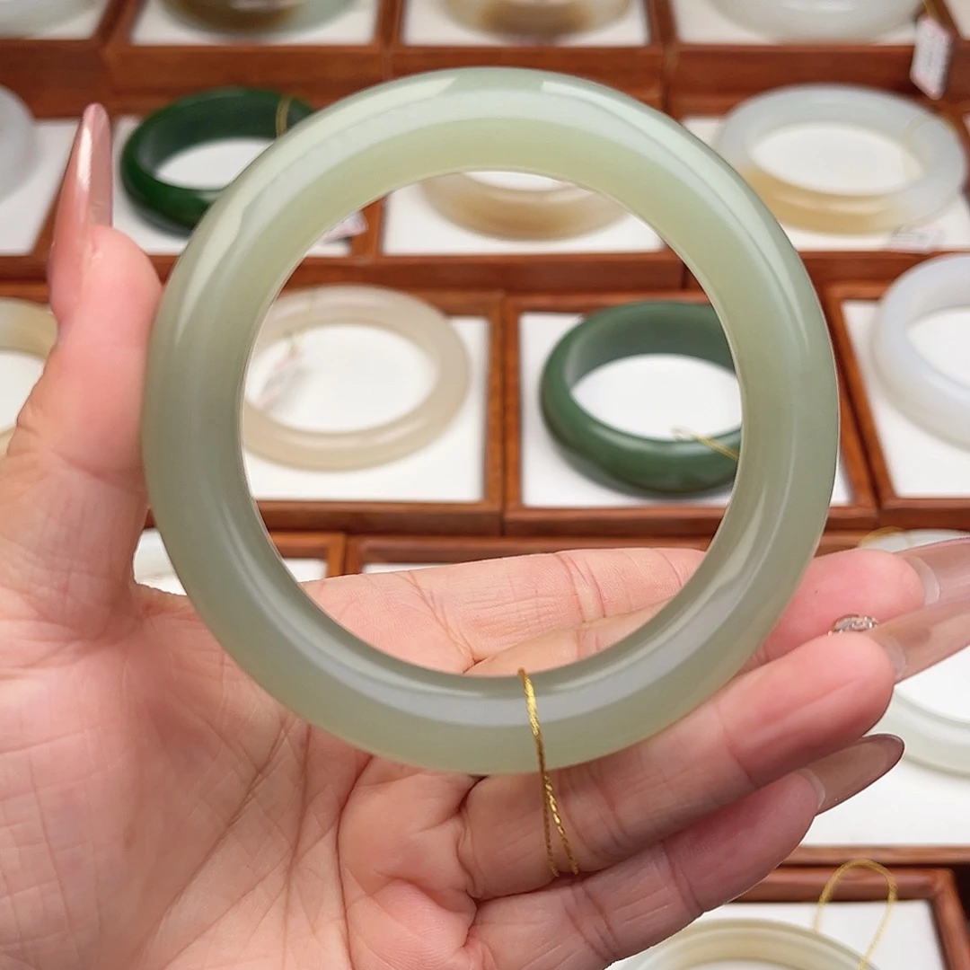 和田玉未镶嵌手镯60