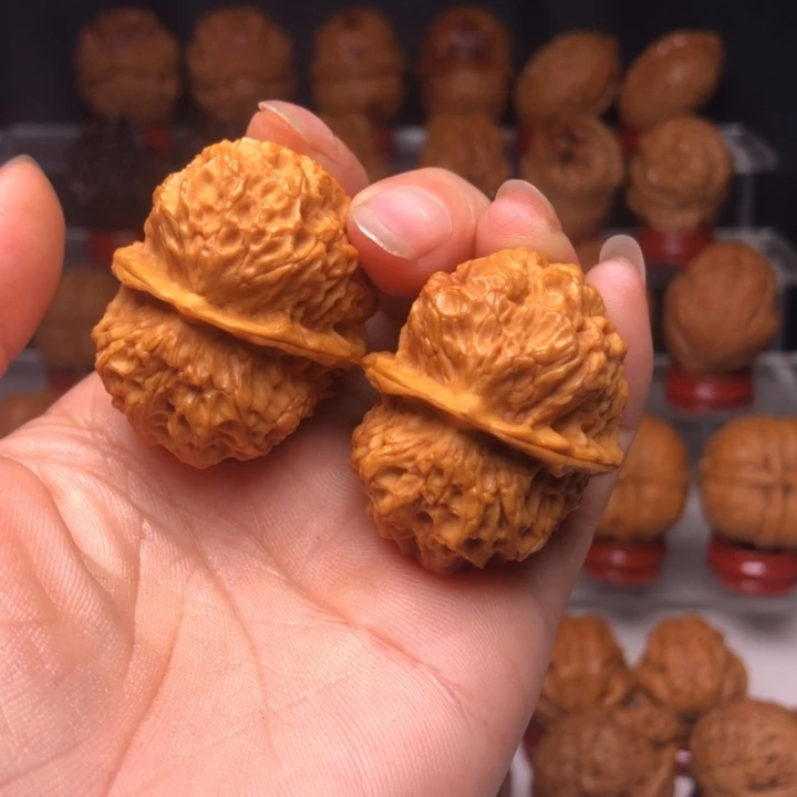 文玩核桃吊坠15金麒麟